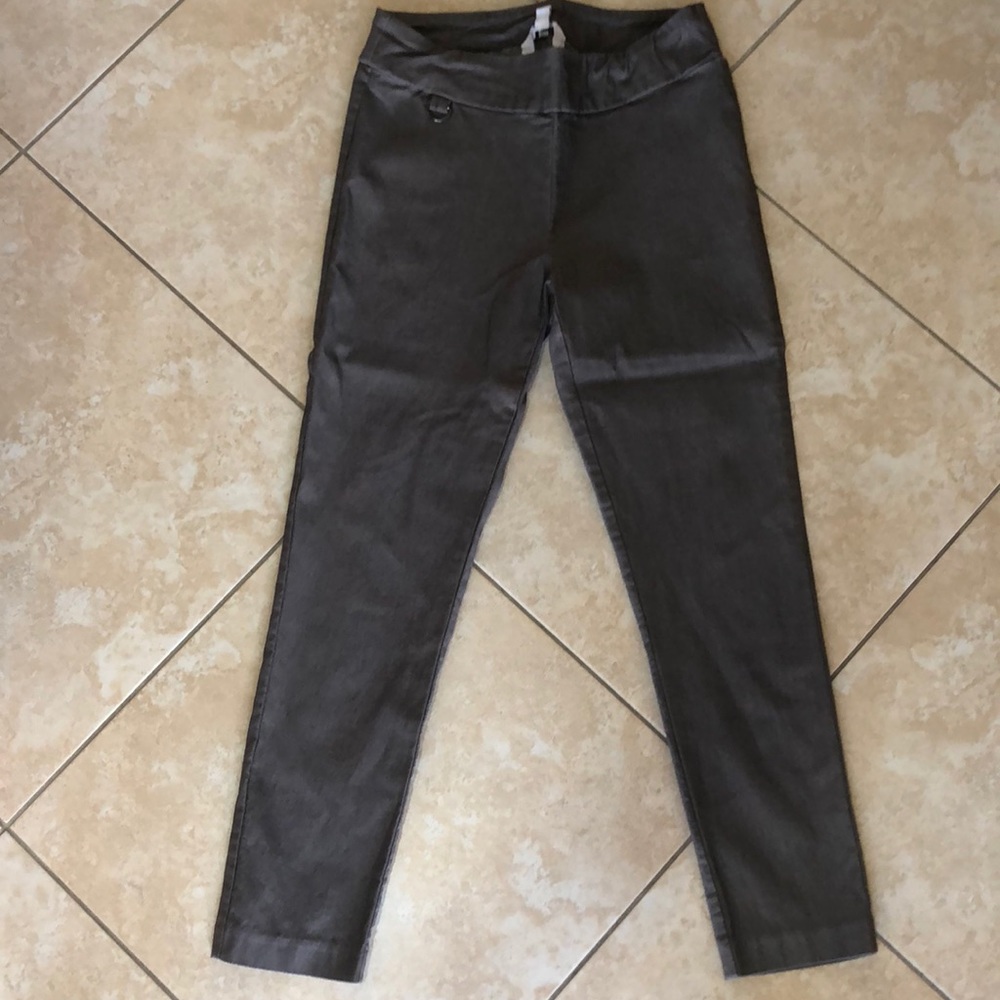 Stretchy cropped pants